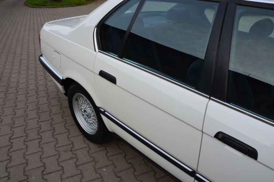 Детали экстерьера BMW 740i (E32) 1992 года  (UK) (фото 150 из 170)